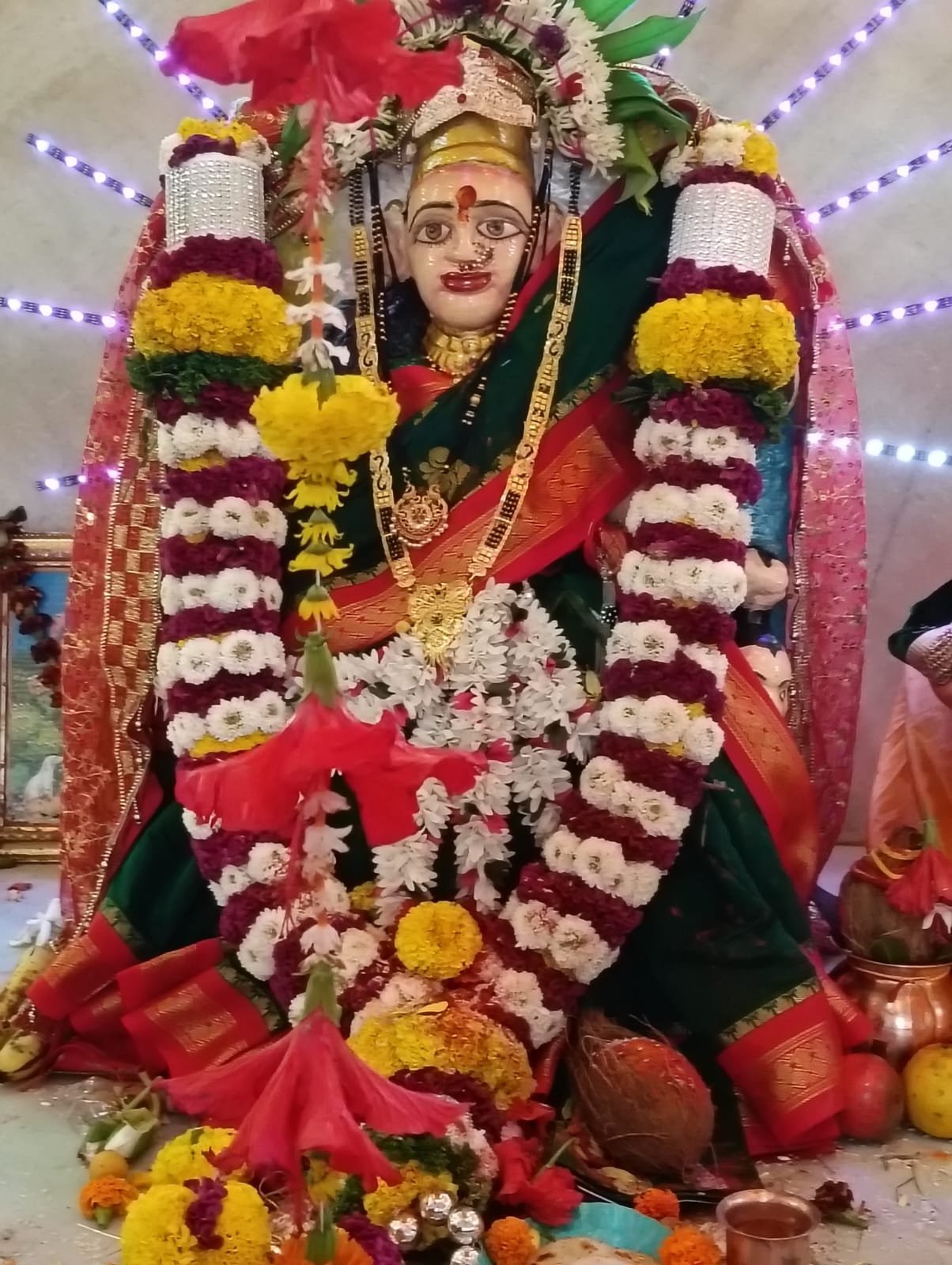 देवीमातेची पुष्प आरास व पूजा